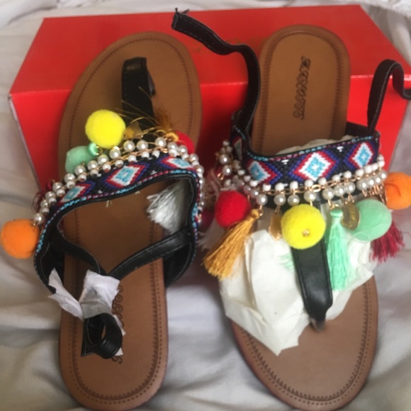 New boho MASCOTTS Pom Pom Sandals! - Picture 2 of 4